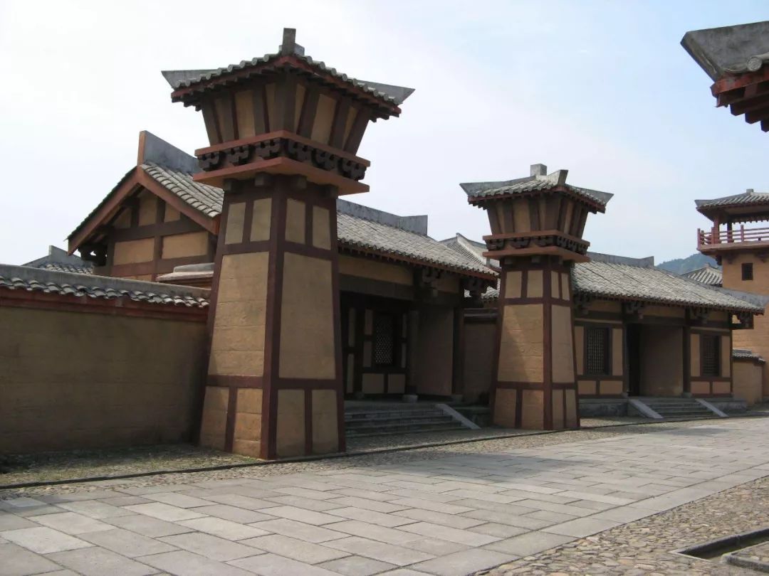 西汉各形式的房屋建筑,都有着各自怎样的特点与发展情况呢?
