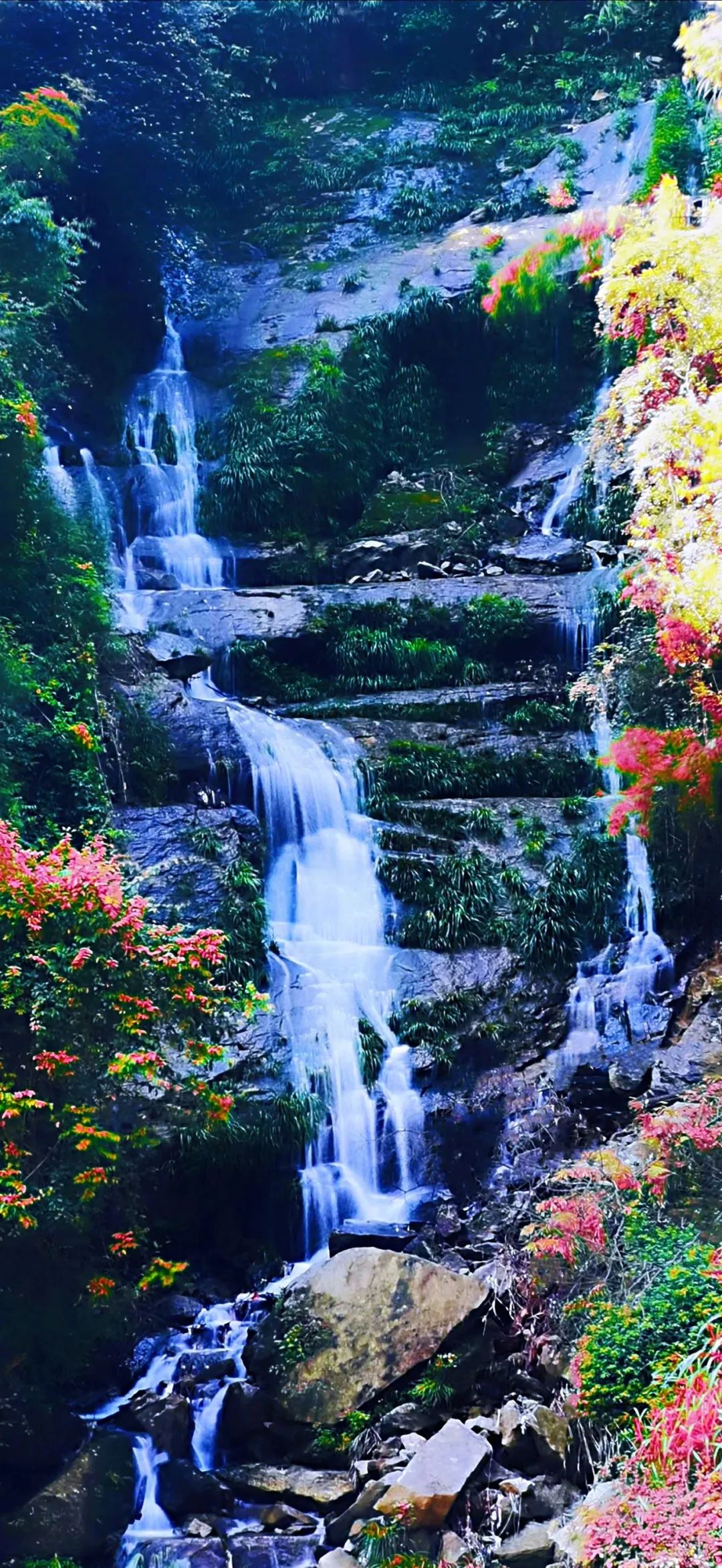 奉新石溪:初秋瀑布飞流直下十分壮观