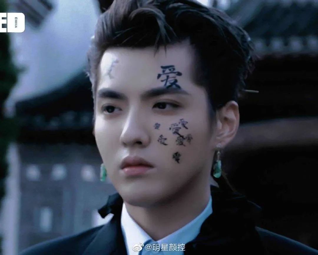 吴亦凡告诉你男士如何戴翡翠!复古翡翠也能戴出时尚潮流的味道