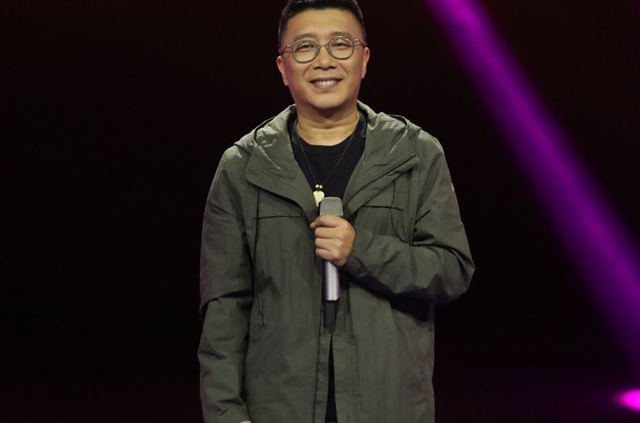 庞龙《两只蝴蝶》狂赚2.4个亿,刀郎当年要是没点实力还真接不住