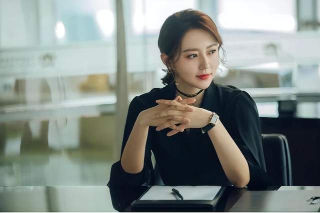 深圳"色贪"法官裴洪泉:与女律师日夜缠绵,带美女出游时被捕