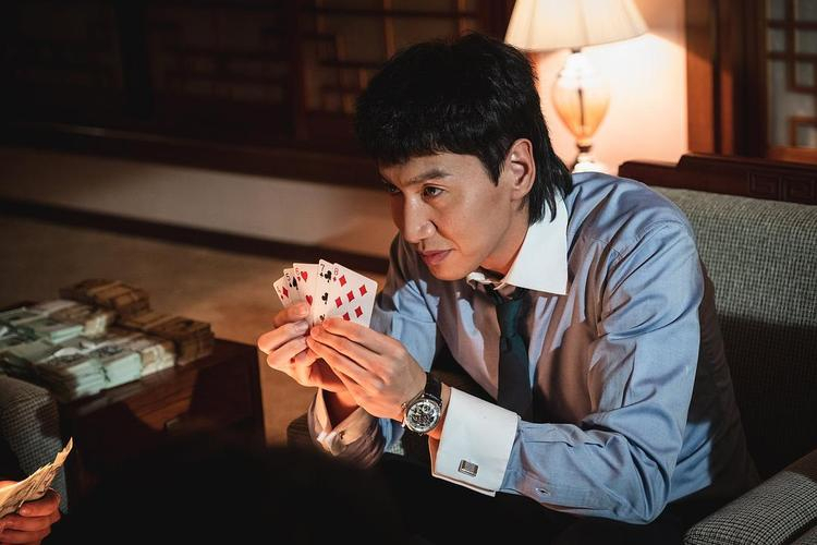 从三方面来看,"菲勒斯中心主义"下,性别秩序的实践