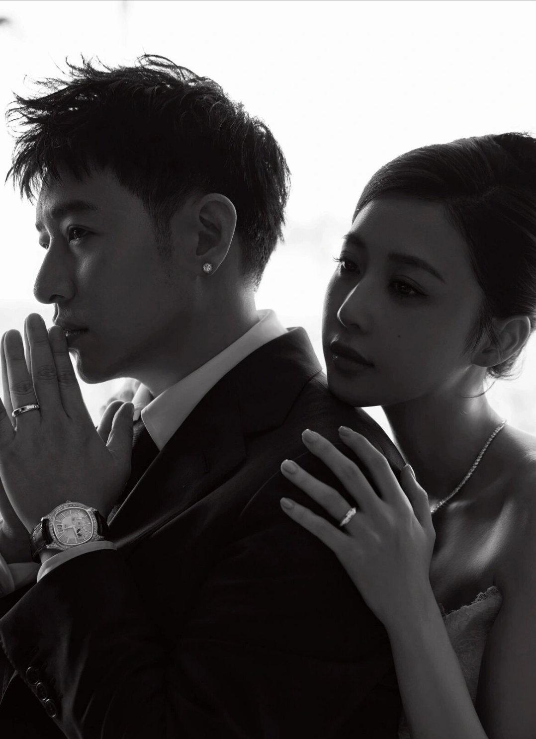 43岁潘玮柏晒结婚照,和妻子宣云手拉手同框,气质非凡太般配了