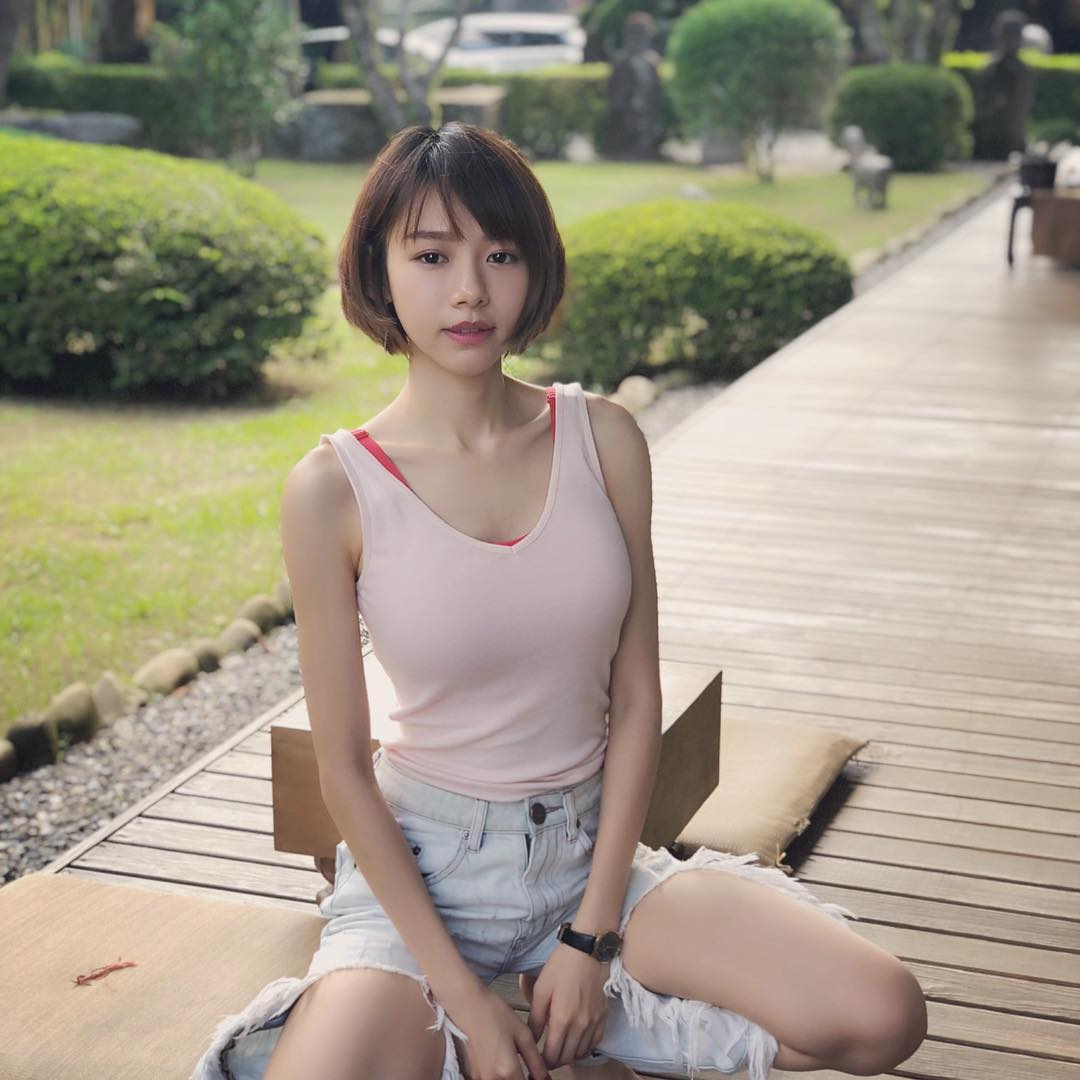 电眼女孩超可爱,开朗阳光乐天派,超高颜值爱搞怪