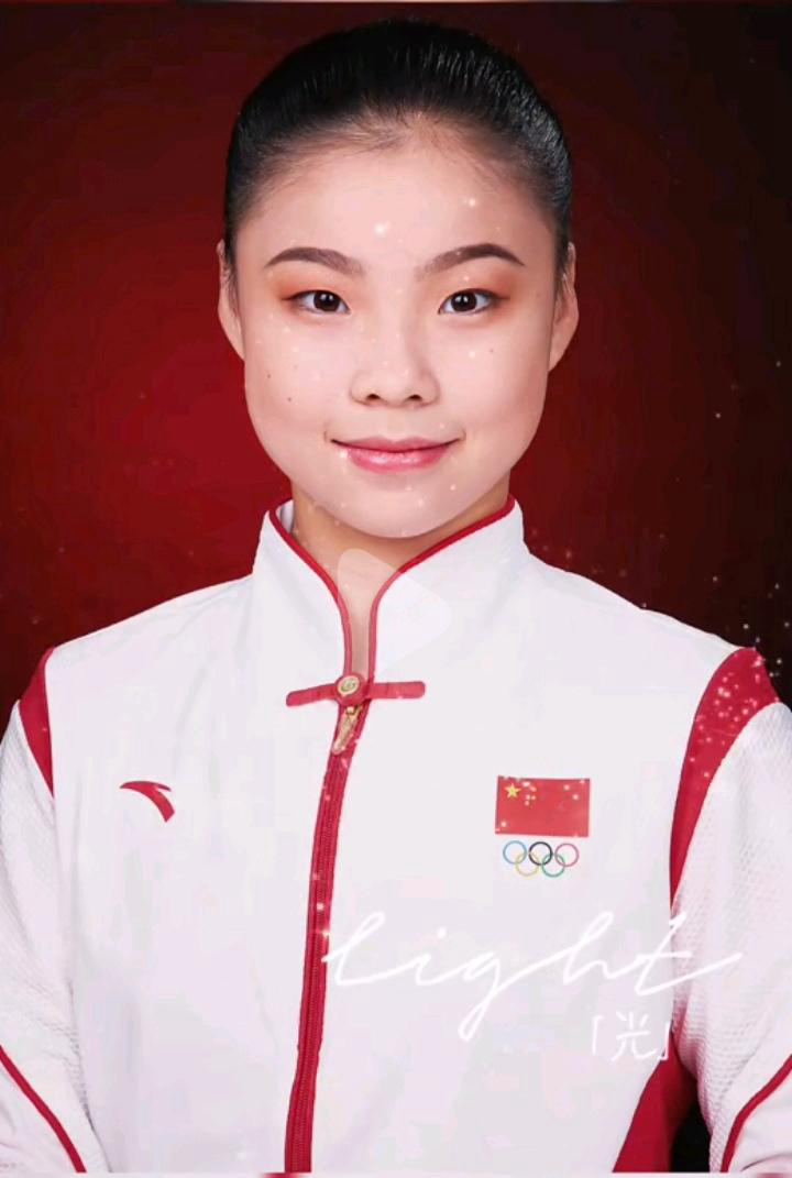 荣耀加身!中国体操世界冠军墙喜迎五位新人,意气风发踏上新征程