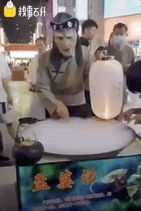 推荐郑州“孟婆”火爆全网，游客排长龙喝孟婆汤，网友：就是苦丁茶