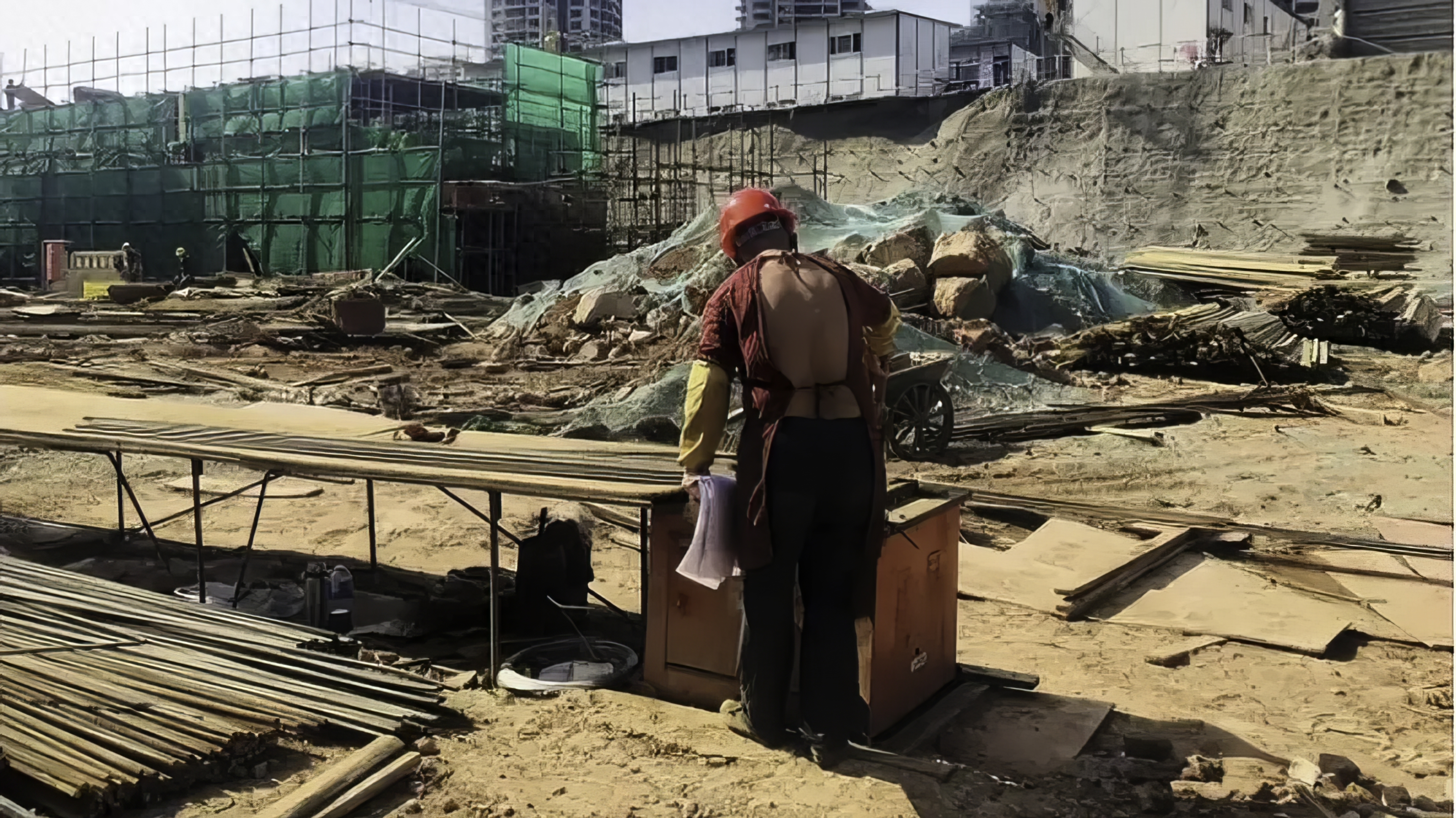 回顾:夫妻打工9年买房,却被小舅子一家先住,男人霸气应付这件事