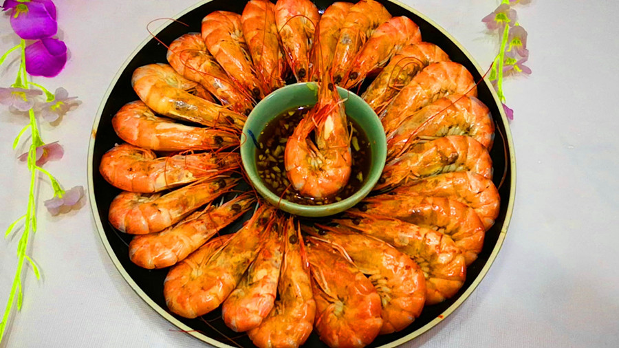 过年水煮虾,水开下锅就"废了"!大厨:牢记3点,虾肉鲜而不腥