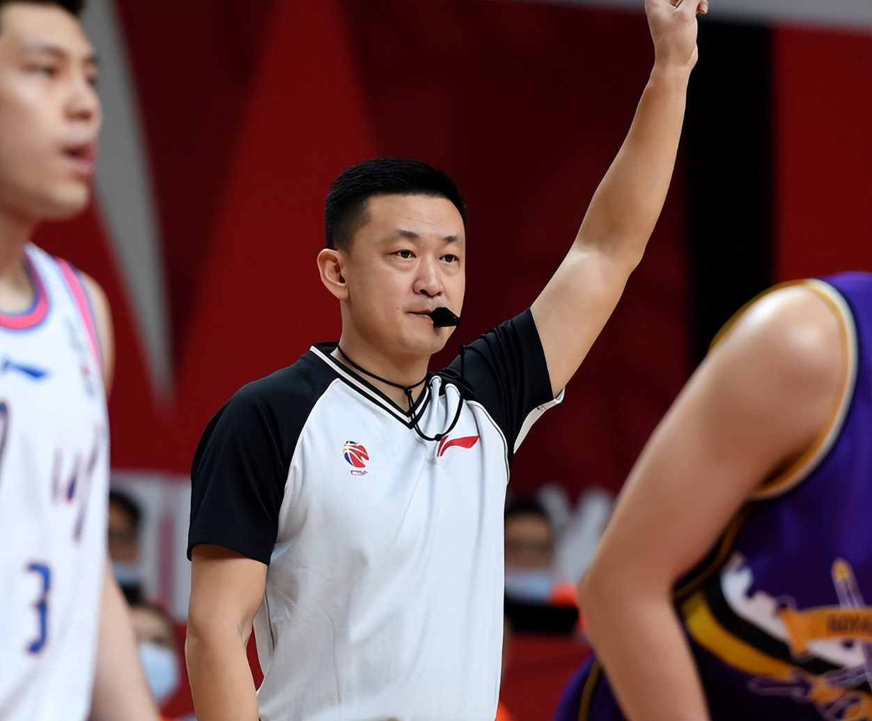 争议!曾因作弊被取消裁判资格,现成为广东宏远助理教练