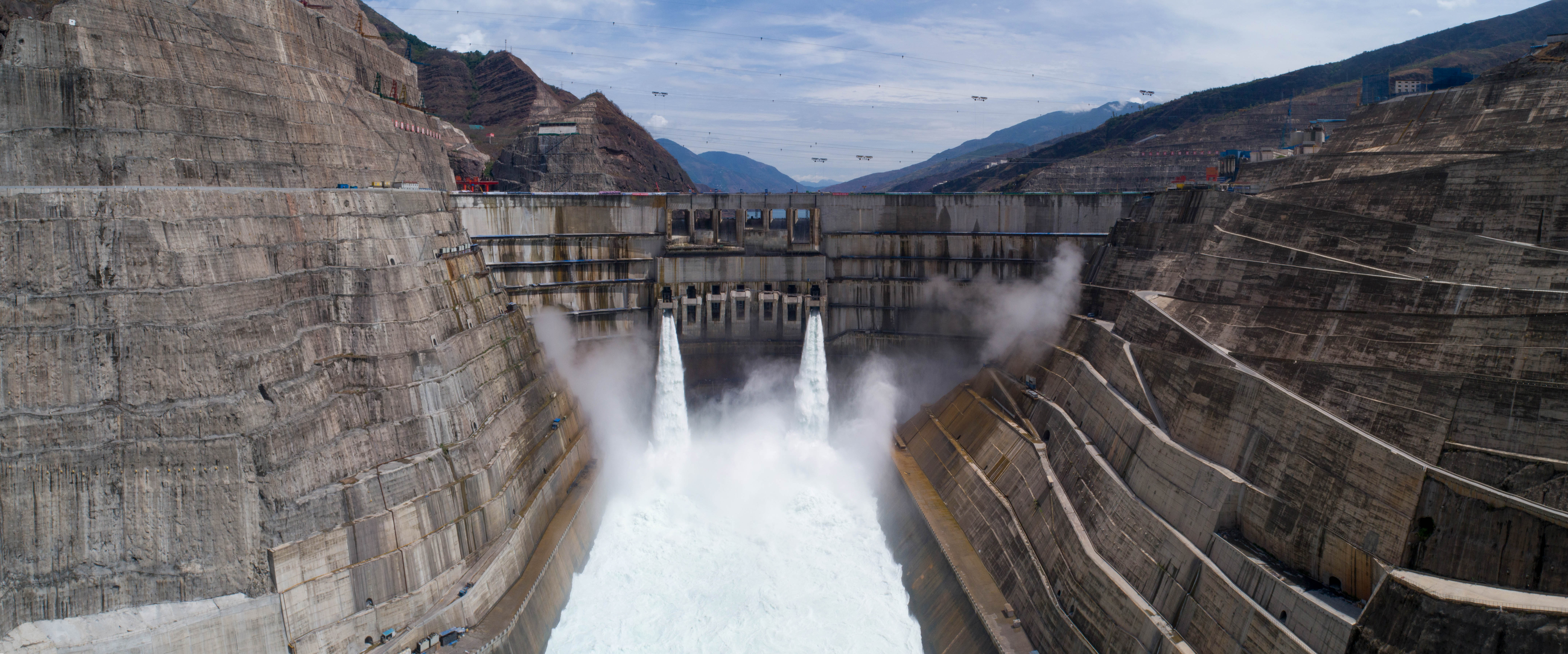 金沙江白鹤滩水电站首批机组投产发电(12)