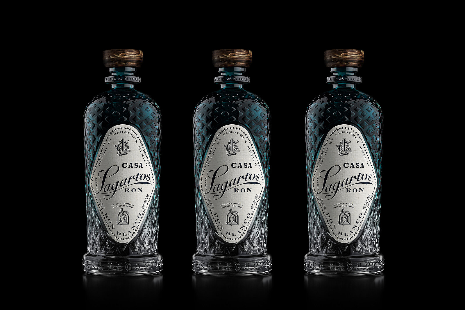 青色透明玻璃酒瓶高档时尚商务白酒包装设计高品质酒标签-大字会