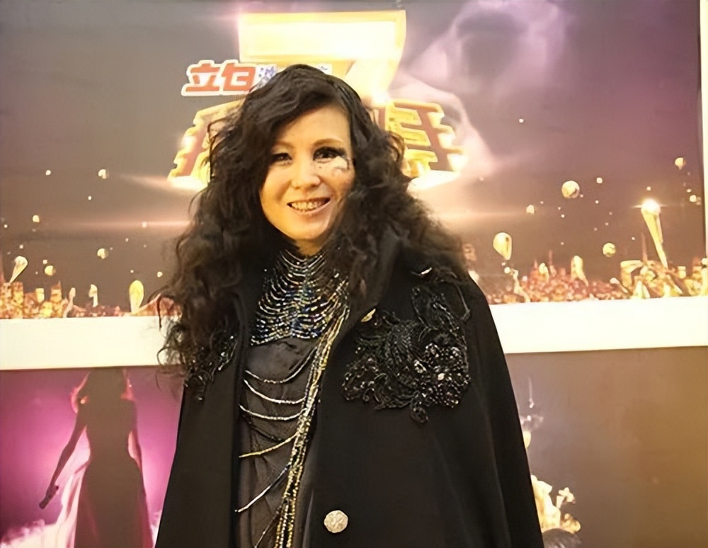 罗琦直播唱歌哭到哽咽,太不容易!