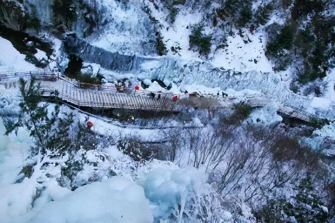 积石山县大墩峡的雪景图片