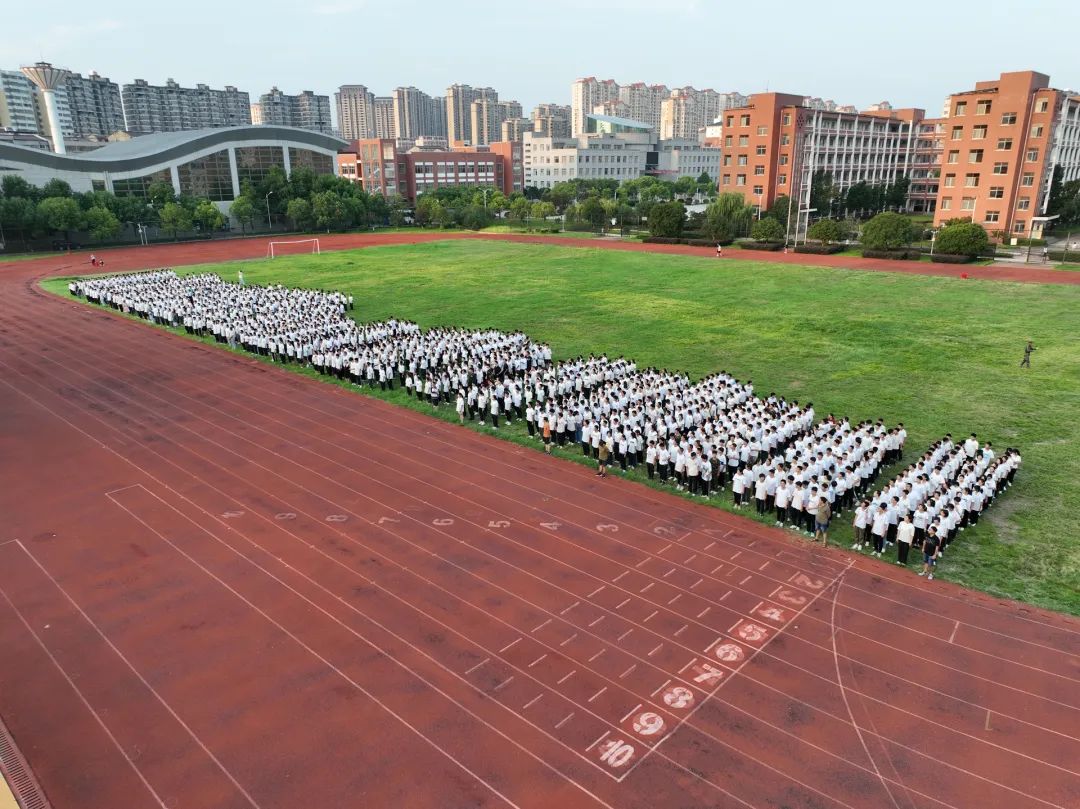 2023年临川一中高一新生军训圆满成功