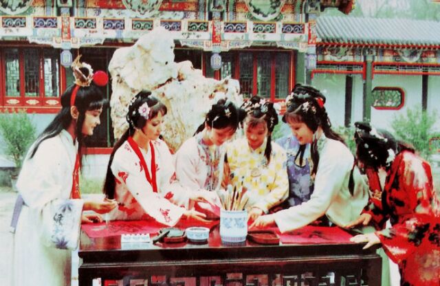 换言之,大观园诗社还没有正常步入正轨,亦没有按照之前约定的"每月