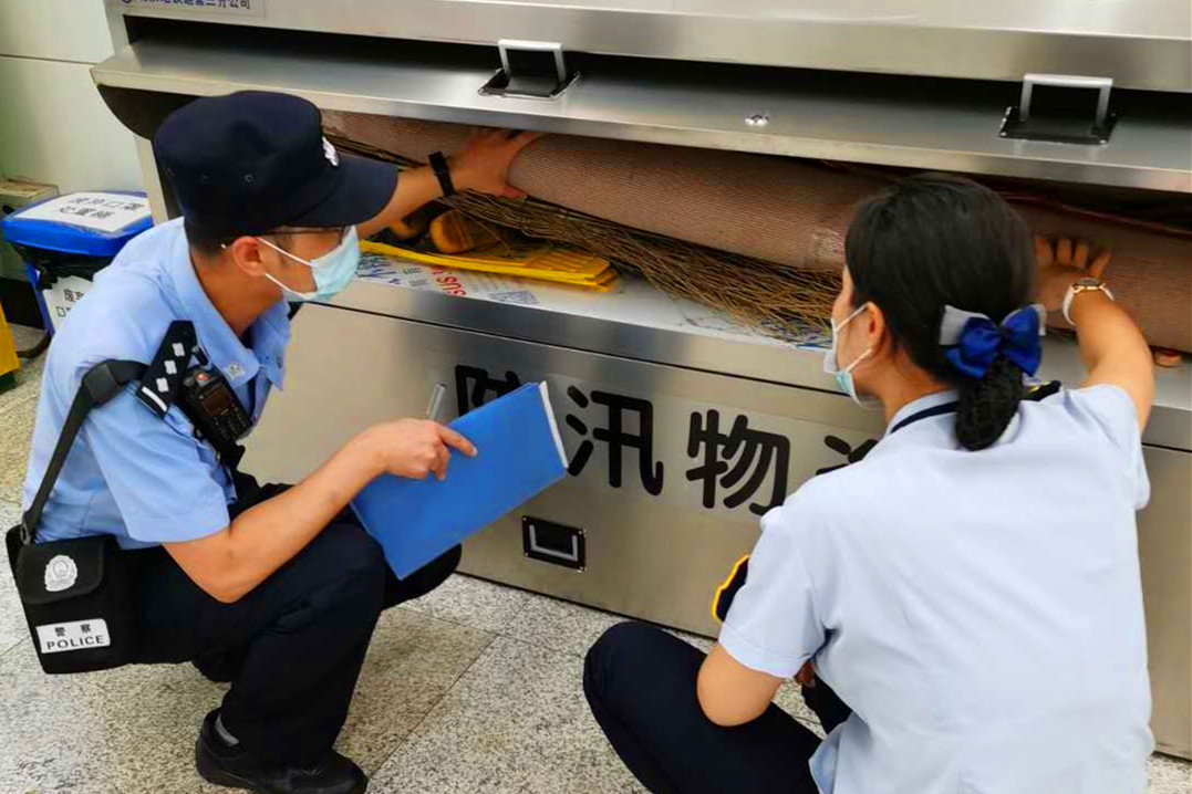 |北京公交警方全力应对强降雨天气，确保公共交通安全运行