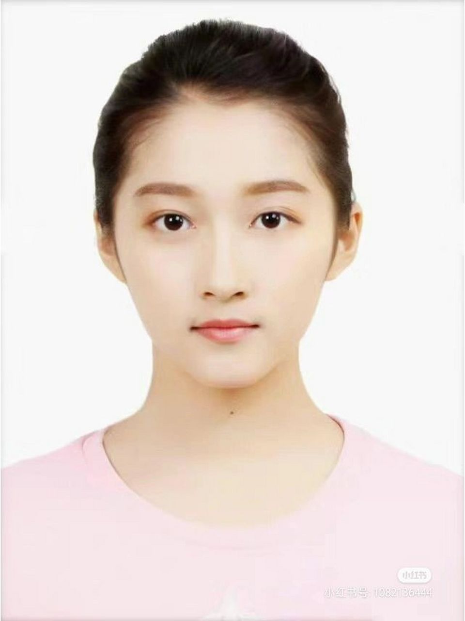 拿到证件照一瞬间惊了一下 第一张是周迅!第二张是晓彤!