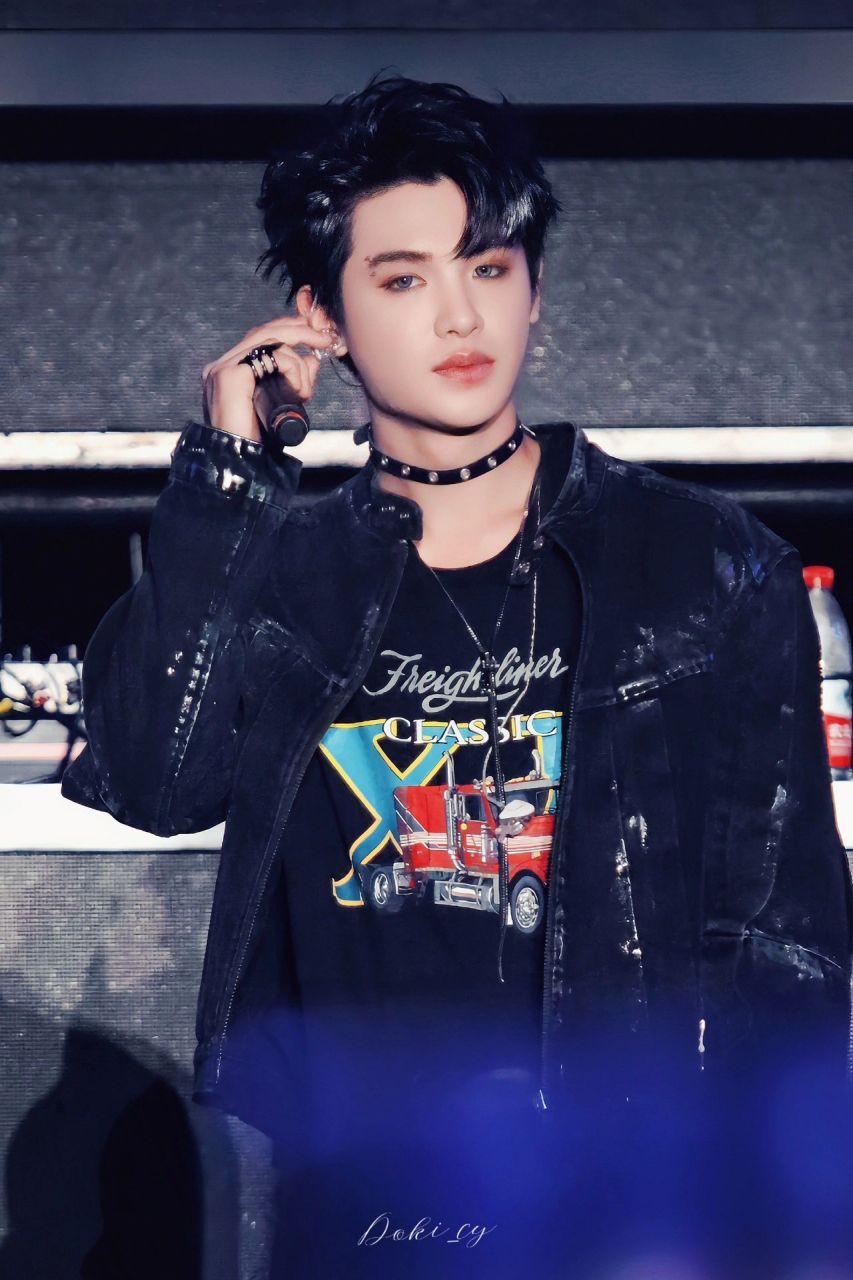 黄明昊上海欢乐谷ev电音节现场舞台图 黄明昊业务能力太强了