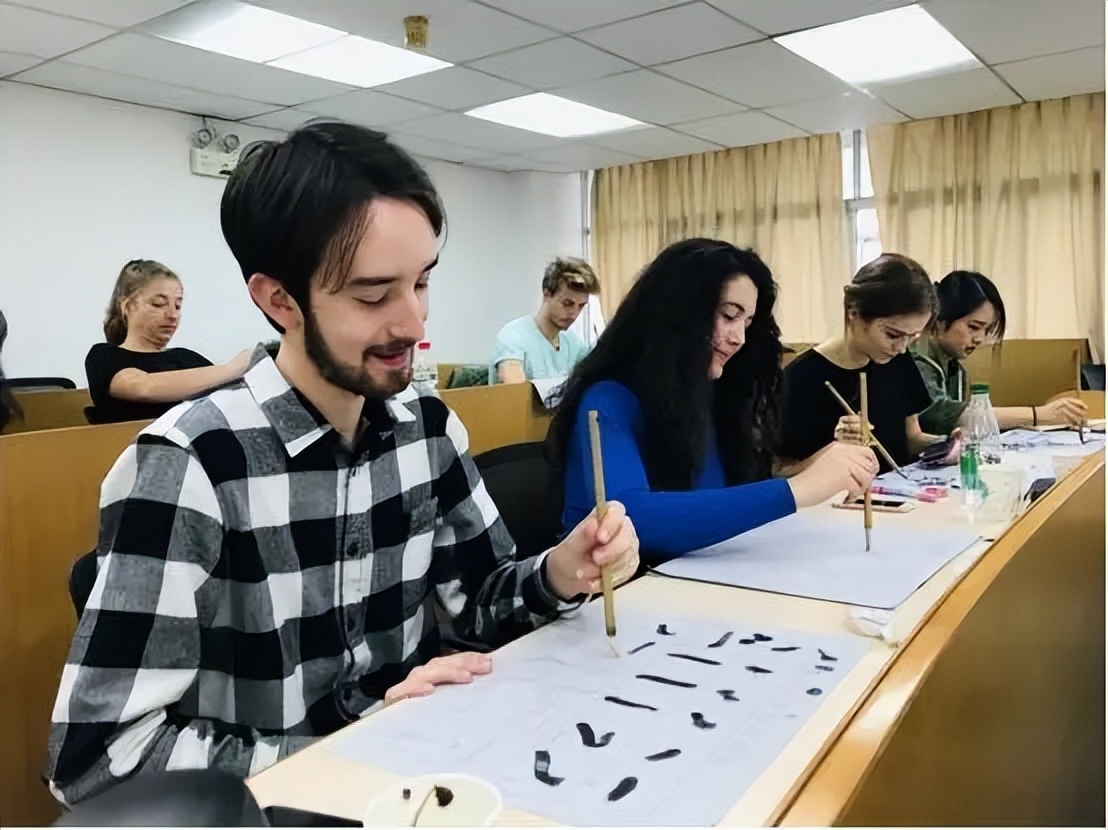 为什么呢?台湾历史作家王丰:内地人要比岛内人更能言善道