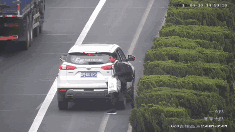 高速公路“应急车道”不能走?别傻了,正确使用方法在这里-有驾 高速公路“应急车道”不能走?别傻了,正确使用方法在这里-有驾