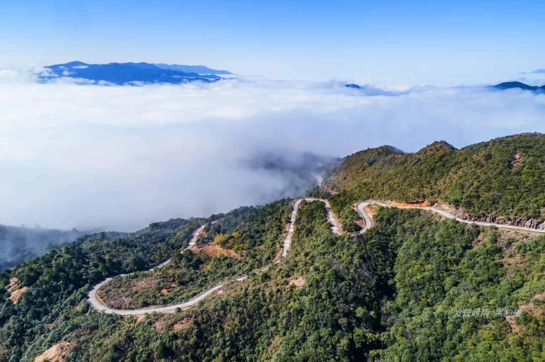 登顶广东最高观景平台,静看南岭群山云卷云舒!