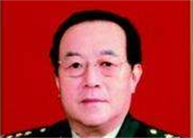 广西军区司令员李新良路遇歹徒惹事,将军抓过衣领:你有几个胆量