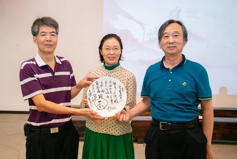 石湾酒厂集团联合岭南诗社开展诗书画专题采风创作活动