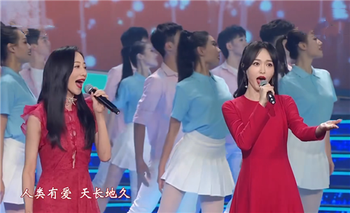 37岁韩雪与36岁唐嫣同台,看到俩人的状态,网友:不敢信!