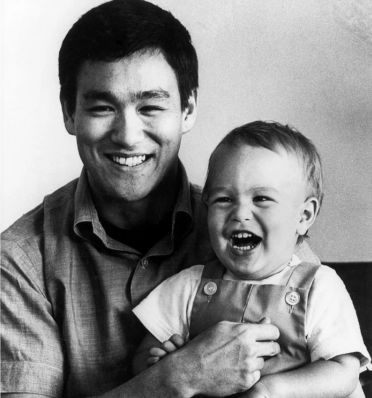 药物还是谋杀?李小龙死于情人丁佩床榻,背锅42年后女方道出实情