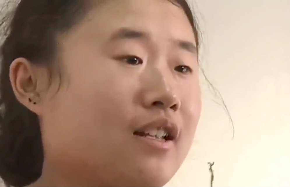 自称仙女的女人名叫王守英,王守英出生在1990年,是一名九零后的女生