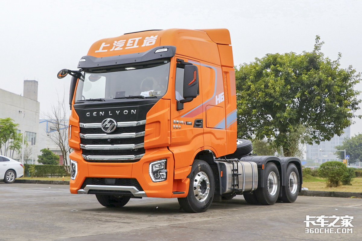 amt只是"开胃菜",实拍560马力顶配杰狮h6牵引车,配置真奢侈!