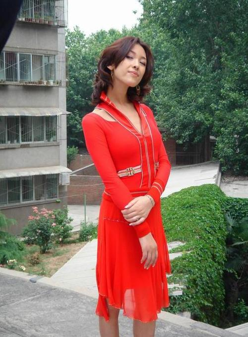 "人造美女"陈莉莉,从男人到娇艳欲滴的女人,她的故事太精彩