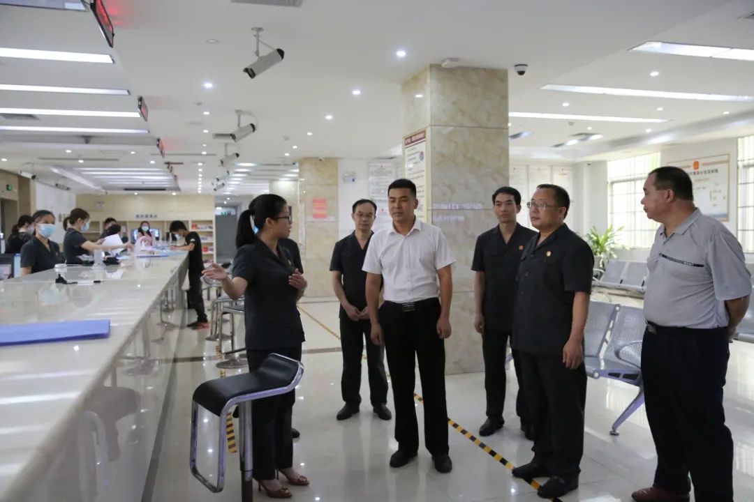 【第101期】防城区政法委书记梁德勇到防城区法院调研指导工作