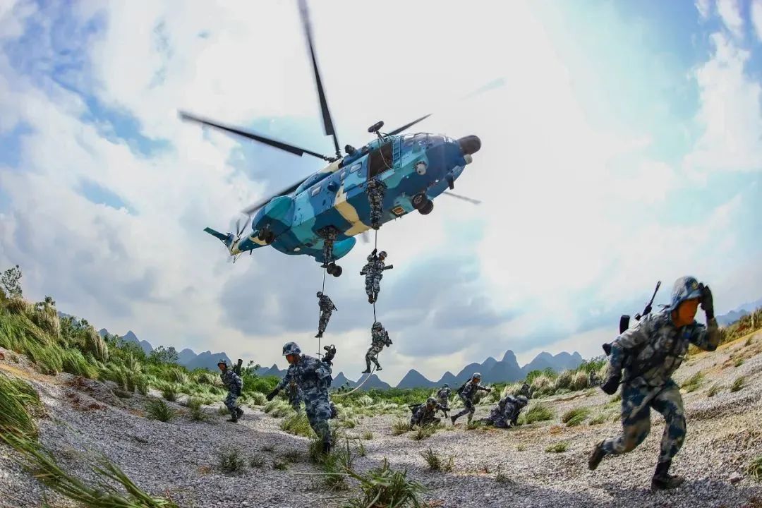 中国空降兵,生日快乐!