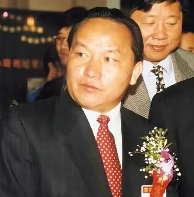 案例:她陷"公共情妇门"事件,45天敛2亿,私密日记扯多位高官