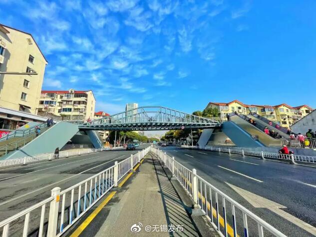 天津解放南路人行天桥开始试运行啦!