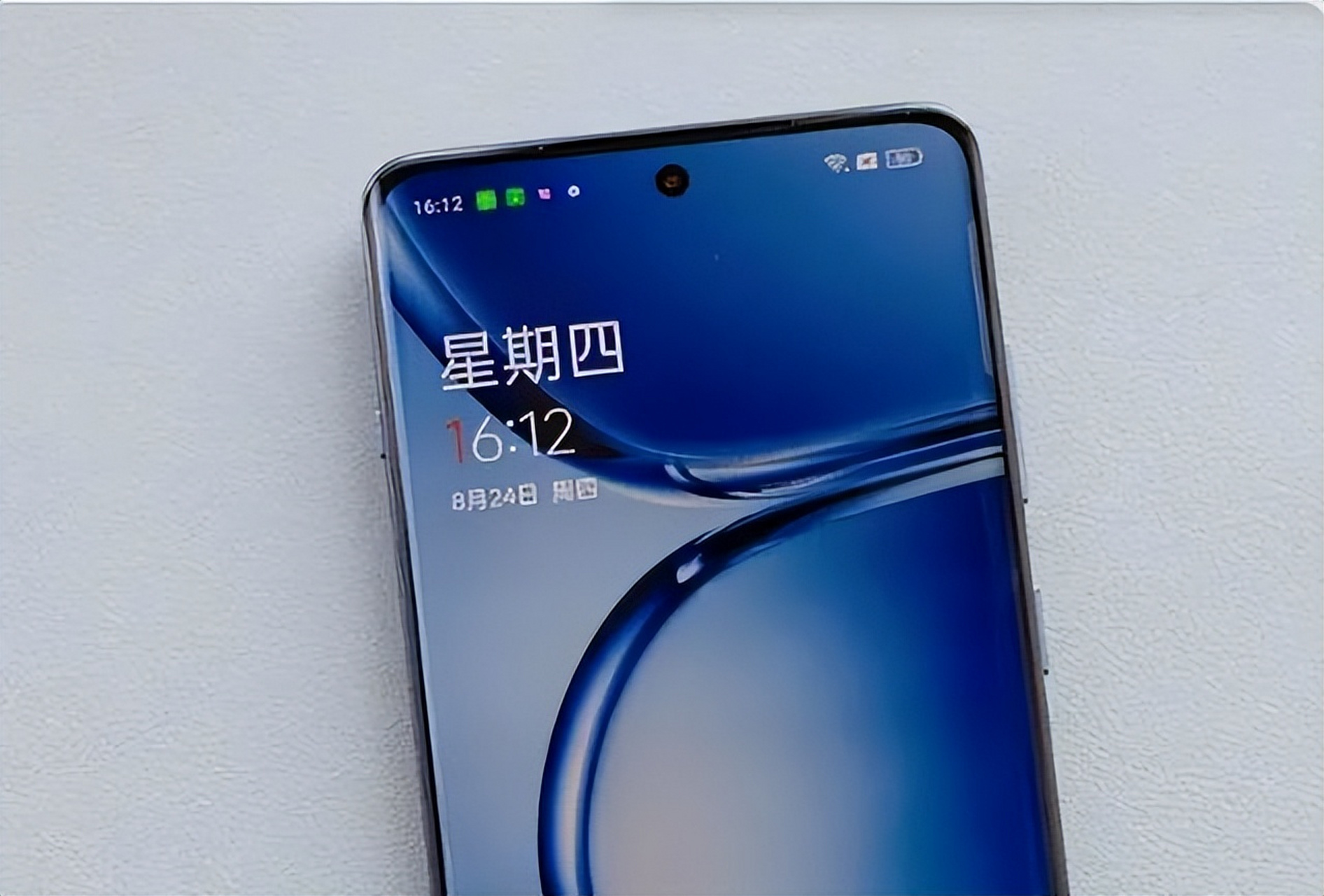 oppo一加ace2pro在最新公布的手机性能排行榜中位列第一,其24g 1tb