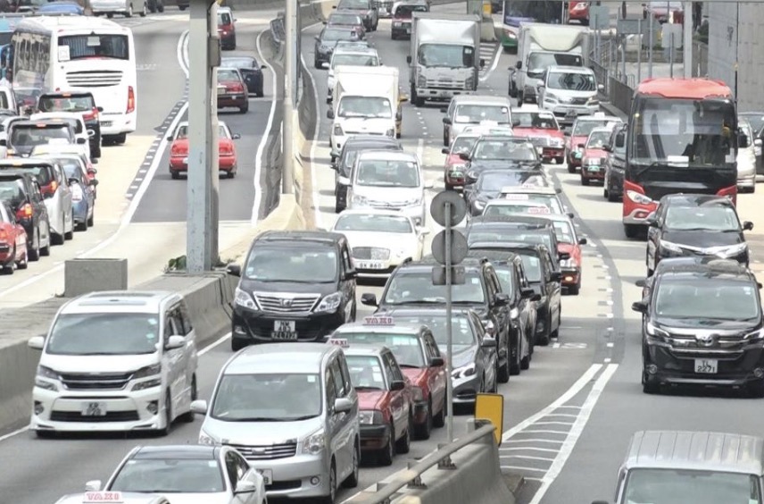 香港提高私家车首次登记税及牌照费,控车辆增长缓交通压力