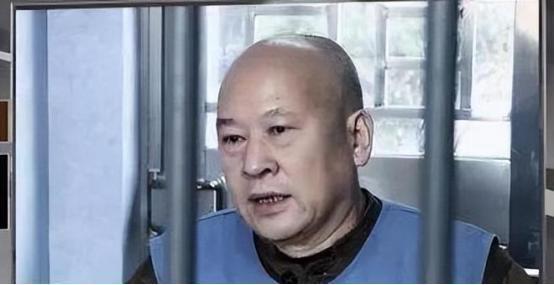 云南省富滇银行副行长孔彩梅:敛财3000多万,曾逼迫丈夫砍手指