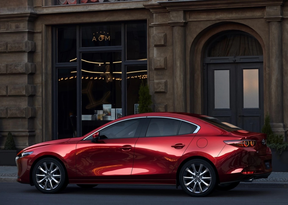 对比三款车型:五菱之光,轩逸,马自达3昂克赛拉