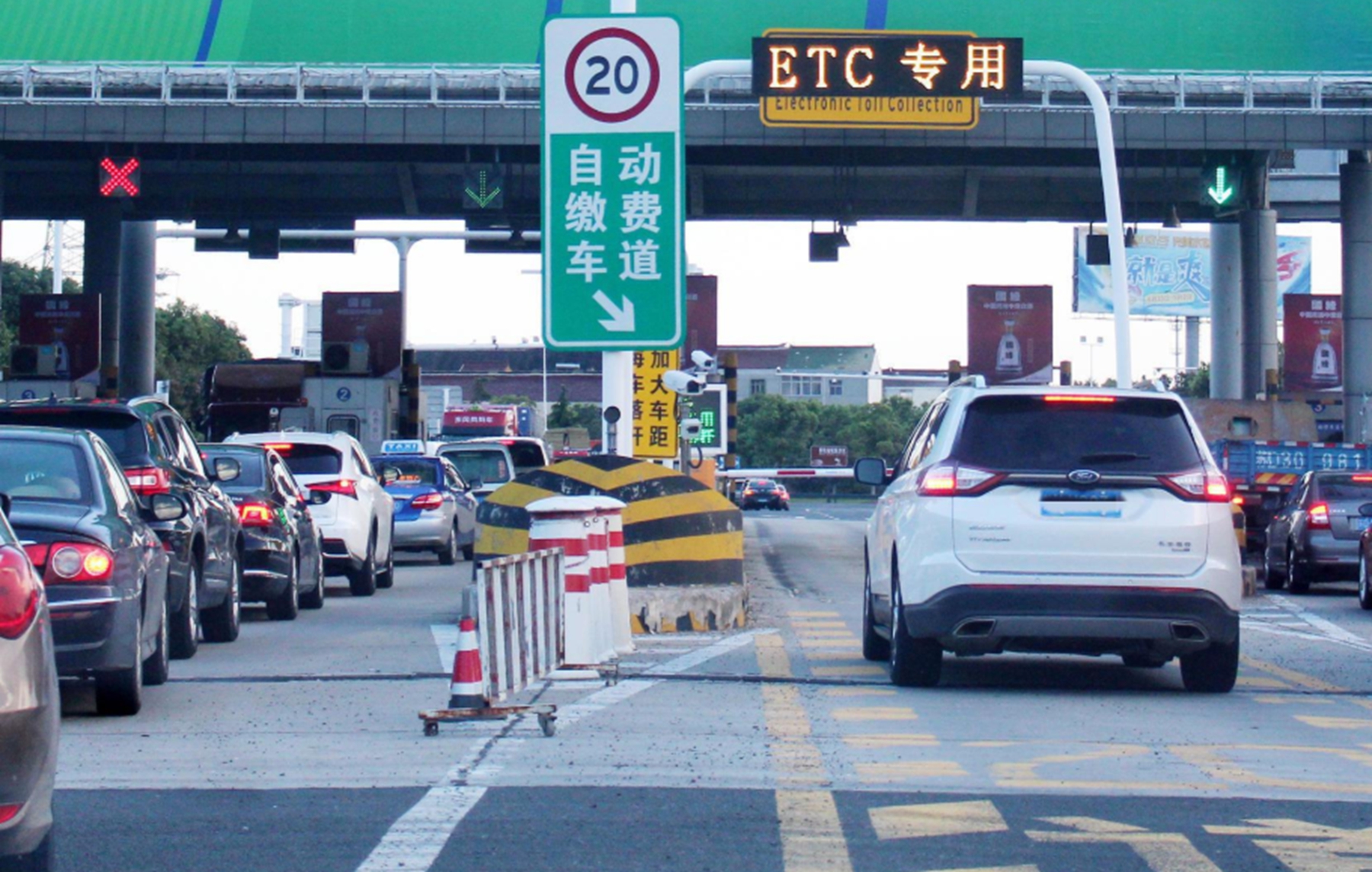 etc通道明明很方便?为何有人宁愿排队也不走,内行人一语道破