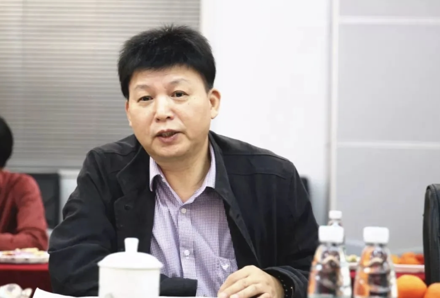 安庆望江首富出现:站在苹果身后,大赚91亿财富