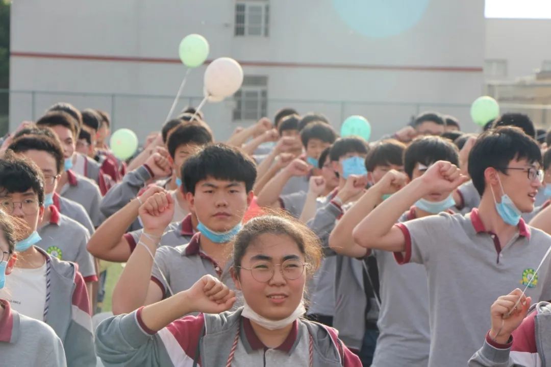 安徽省滁州市定远英华中学2020高考喜报来了!最高分721被清华录取