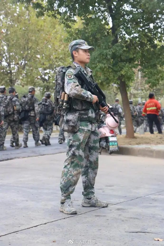 搬砖男孩|“搬砖男孩”国防科大毕业后申请赴疆：山还是那座山，在我眼中不再是束缚