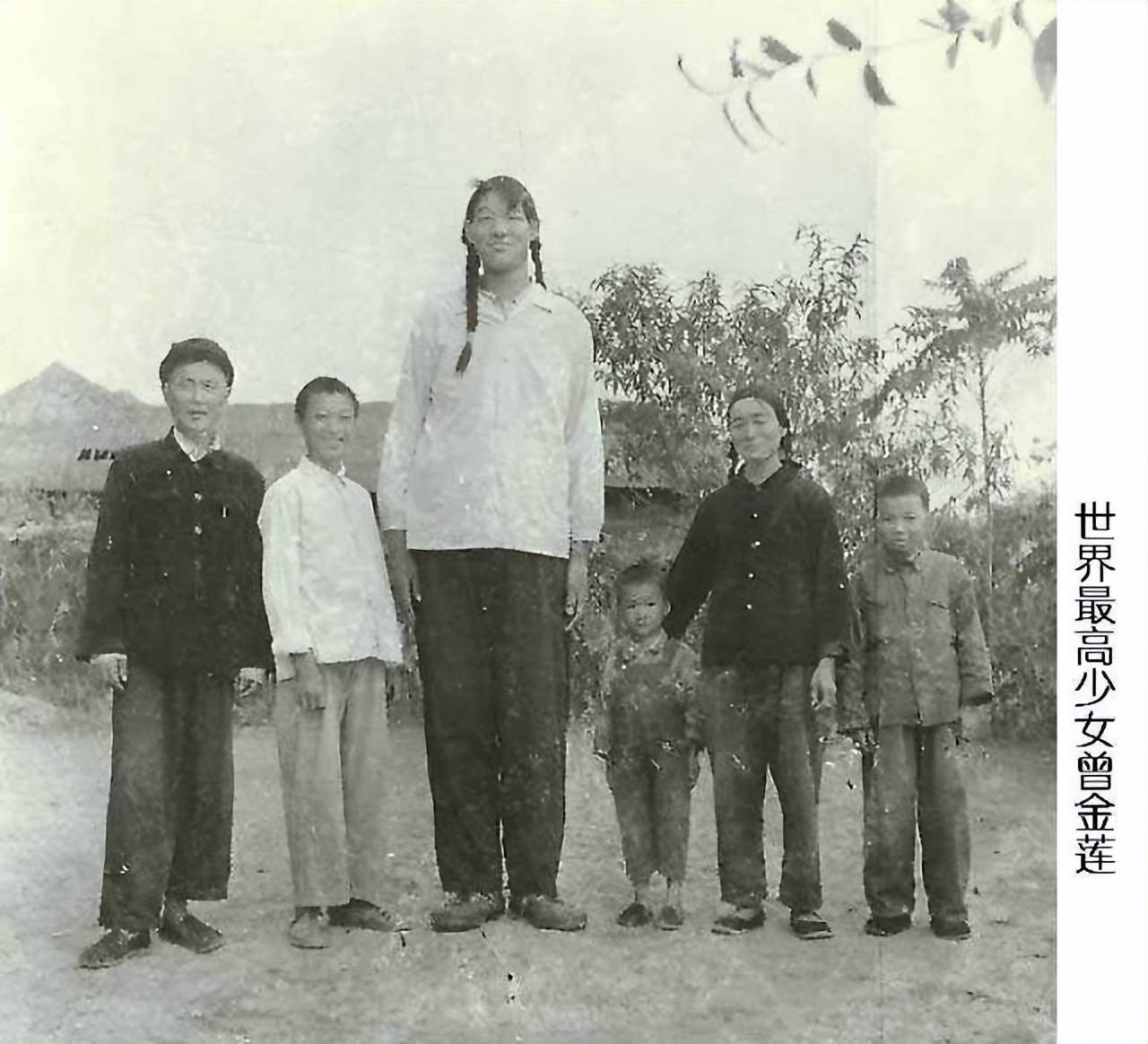 女巨人曾金莲高247厘米,一顿吃2斤饭却只能卧床,18岁病死未下葬