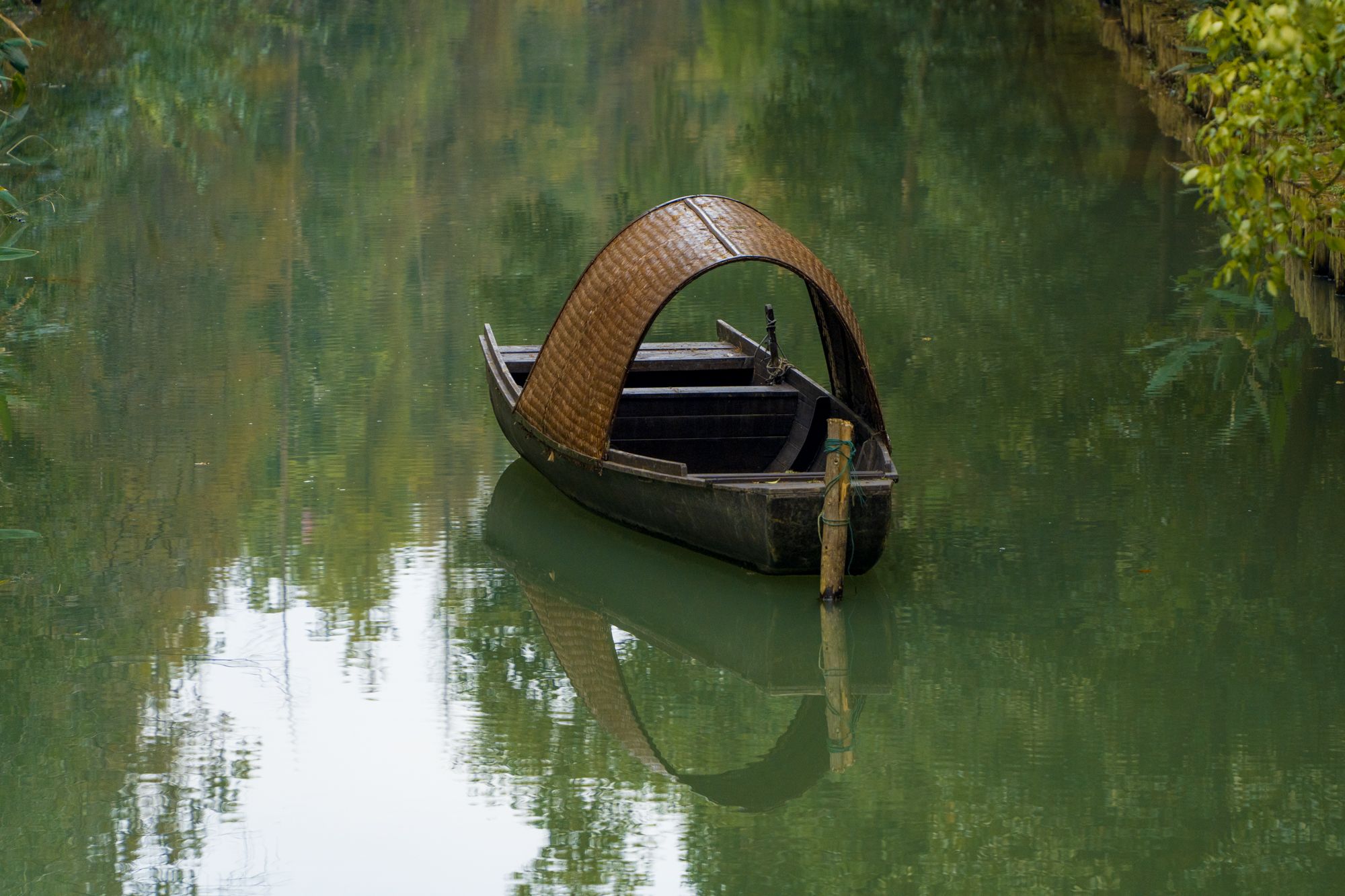 万公堤位于苏州市吴江区东太湖畔,与太湖苏州湾
