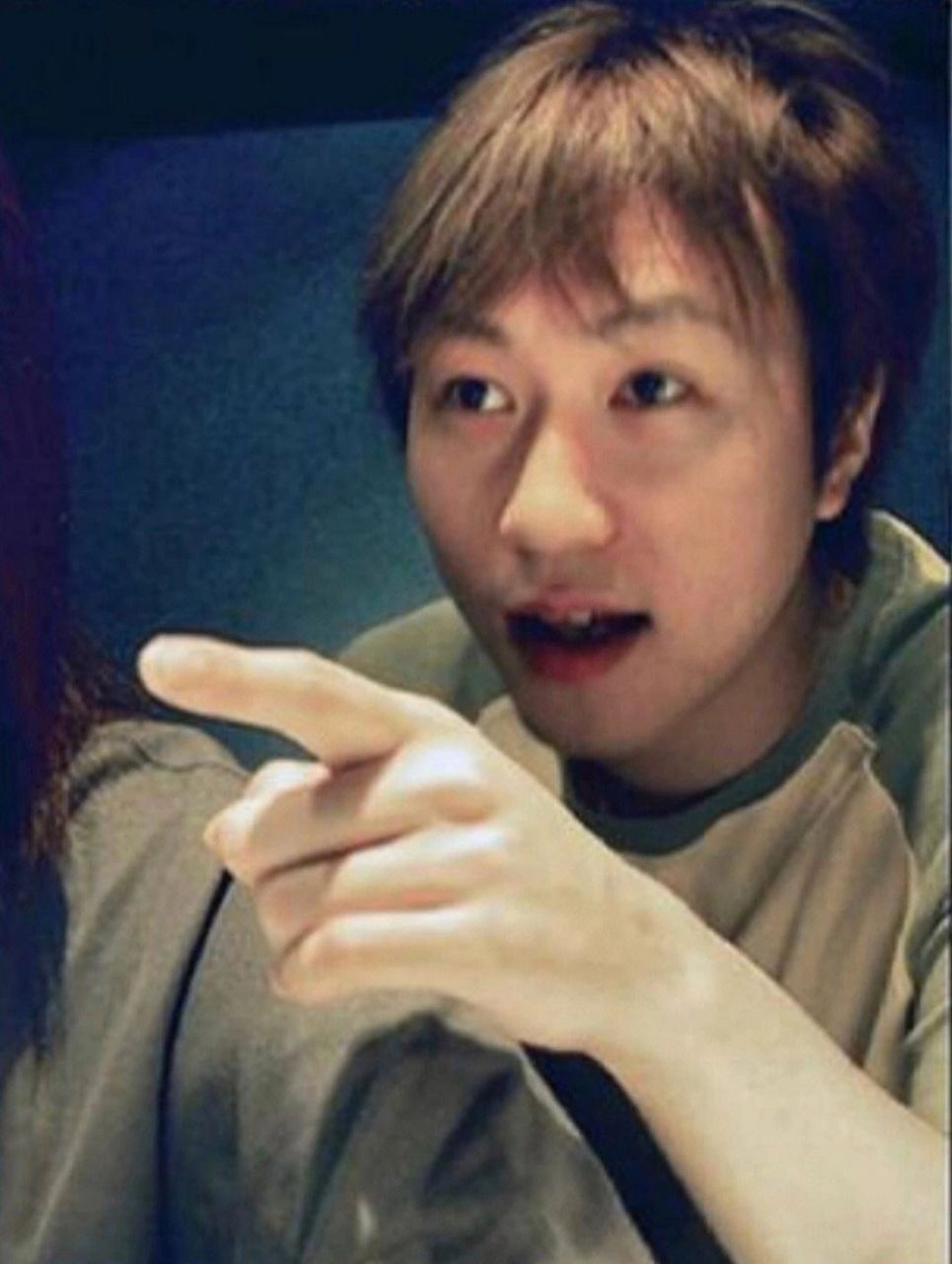 陈信宏,你有白头发了哦 今天我要矫情一下下…… 因为现在我竟然在哭