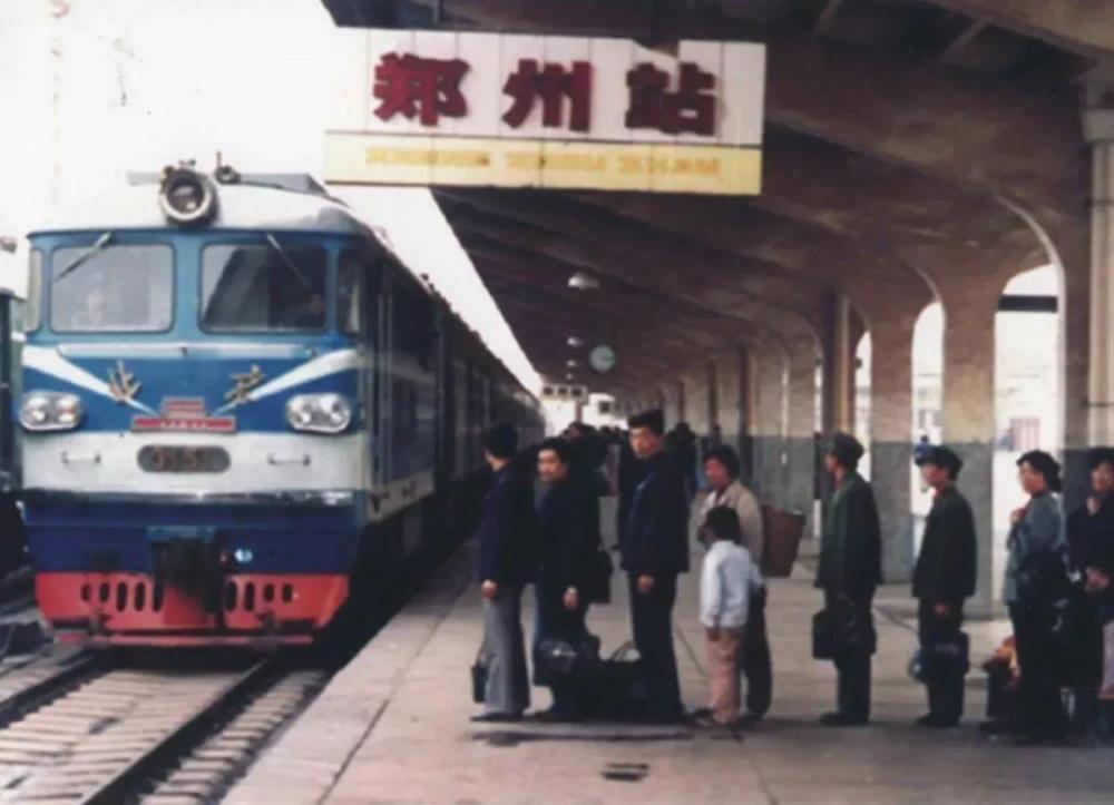 2006年河南两女子做了34年闺蜜后,突发奇想做dna,才知道是亲姐妹