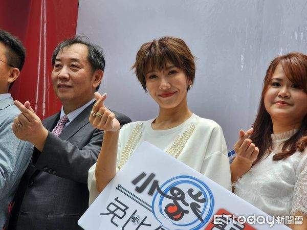 挨告后首现身!大牙周宜霈受访泪崩「我会加油」:我不是一个人