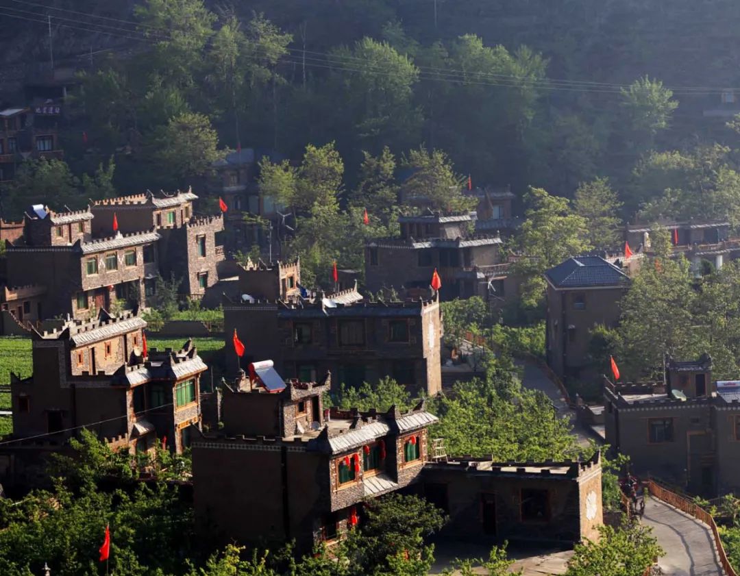 别错过云朵上的坪头羌寨!